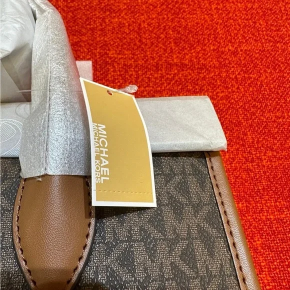 ❤️❤️❤️NEW Set Michael kors bag+Trifold wallet❤️❤️❤️